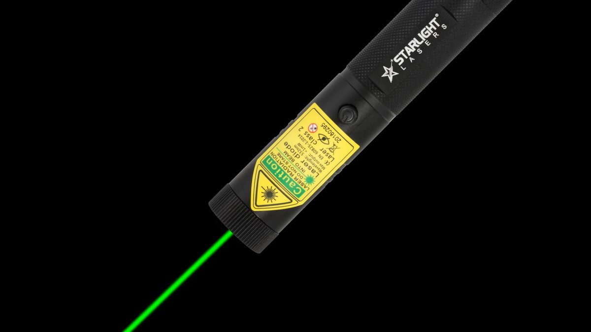 Laserpen in je ogen: hoe gevaarlijk is het echt?